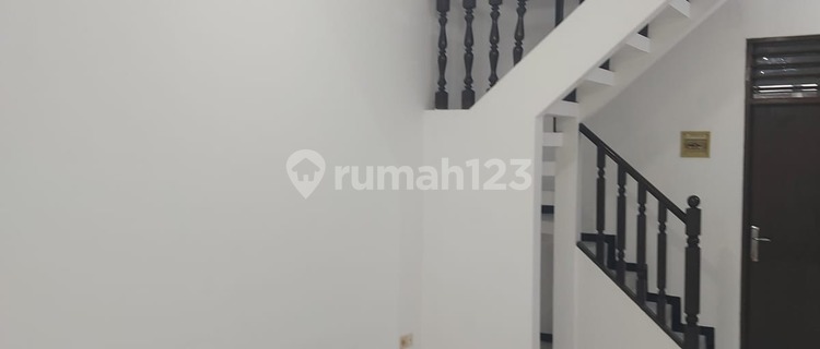 For Sale House on Jl Mandala Tomang. Corner Position. Area 9X15m 1