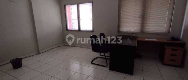 FOR RENT: 3.5-STORY SHOPHOUSE IN GATOT SUBROTO (GATSU) STRATEGIC AND BUSY LOCATION, SUITABLE FOR BUSINESS SPACE 1