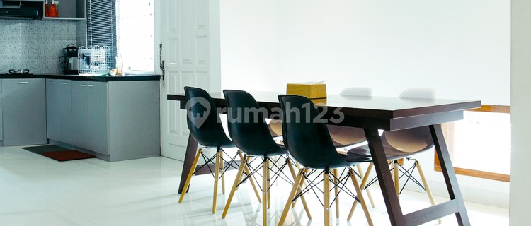 FOR RENT 2-STORY HOUSE LOCATED IN CIPAKU BANDUNG FULLY FURNISHED COMFORTABLE LIVING AND STRATEGIC LOCATION 1