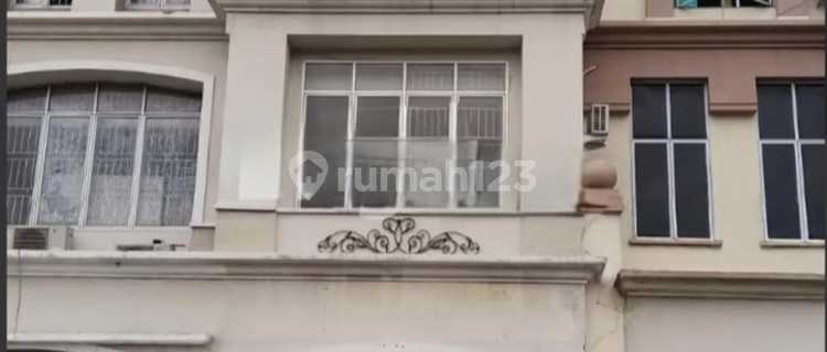 SHOP HOUSE FOR RENT READY TO USE - 24-HOUR SECURITY (SUDIRMAN ST.) 1