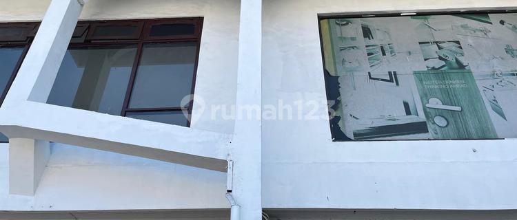 Strategic Commercial Building in Kuta 100.0 m² Unfurnished Freehold Title 1