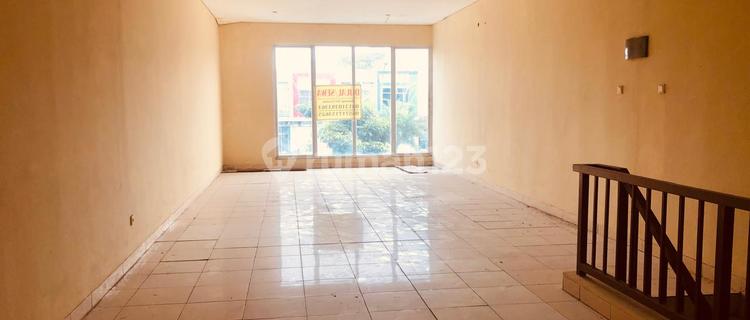 Shop House Close to the Highway, Living World Mall, and Various Grandwisata Facilities. 1