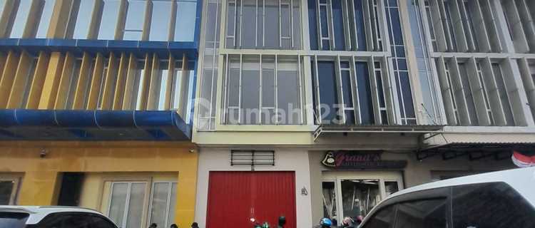 Ready-to-Operate Shop House Located in the Grandwisata Culinary Center 1