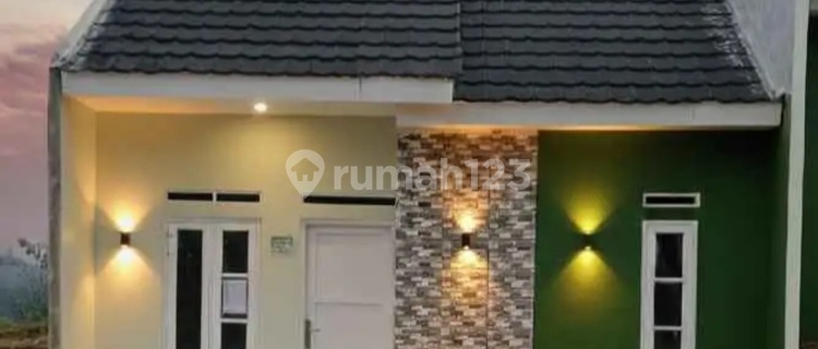 Ready-to-Occupy House by the Roadside Near Parungkuda Toll Exit 1