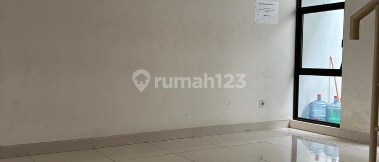 Strategic Business Shophouse in Metland Menteng Cakung, East Jakarta 1