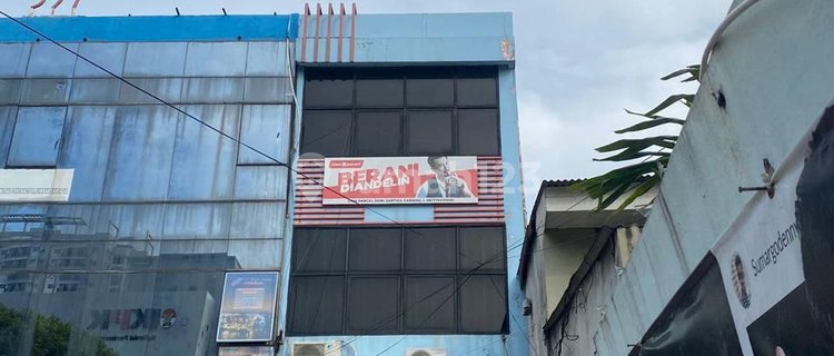 FOR RENT: 64.5m² LAND HOOK SHOPHOUSE ON THE SIDE OF THE MAIN ROAD IN KRAMAT JATI 1