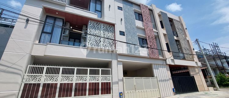 Three-Storey House with Rooftop near Suhat, Malang City 1