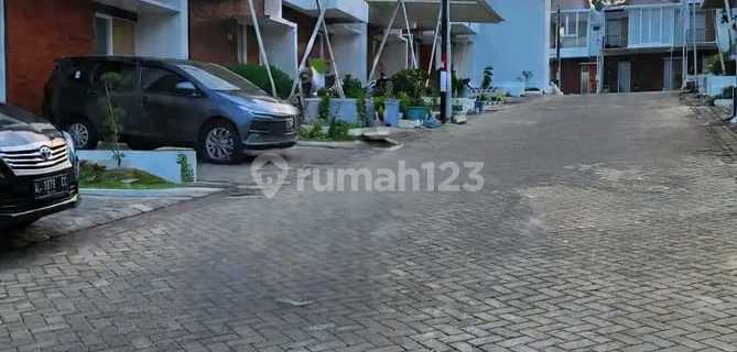 For Sale Ready-to-Occupy House Merjosari, Malang City 1