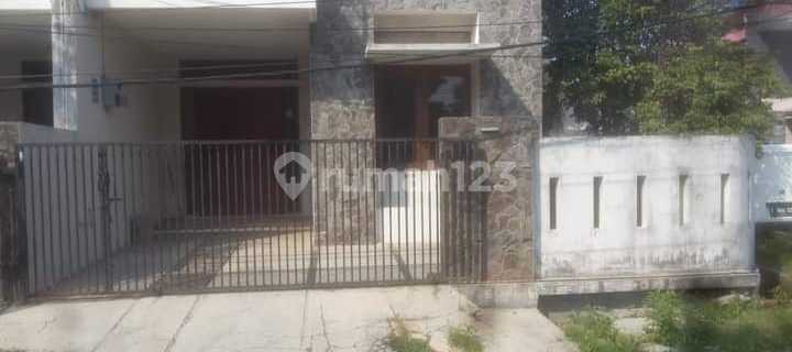 Rent Fast! Competitive Price for a Luxury 4-Bedroom House in Pondok Kelapa 1