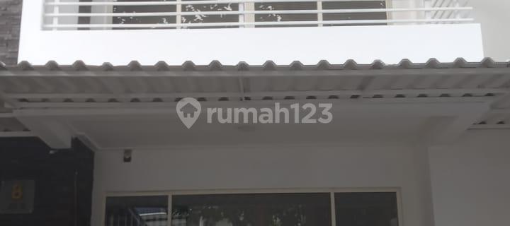 Dijual Rumah Lokasi Strategis dan Tenang di Golf Lake 1