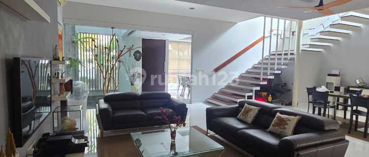 Dijual Rumah Rapih Siap Huni di Taman Gandaria 1