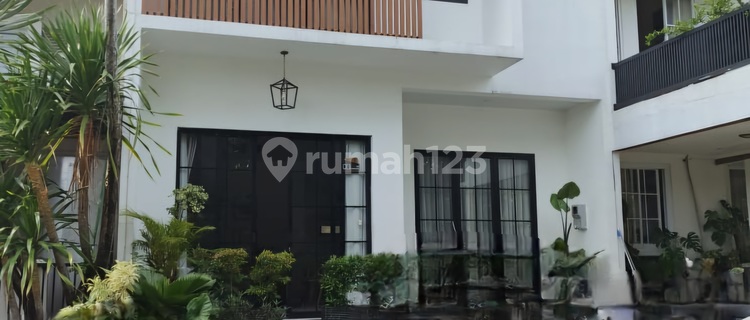 For Sale: Beautiful Interior House in Neo Catalonia 1