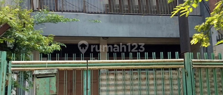 Strategic Location House in Central Semarang (A0301) 1