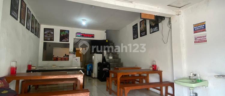  Dijual Cepat - Rumah Strategi Cocok untuk Usaha dapat 2 Jalan 1