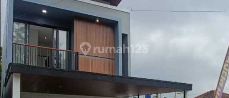 Strategic Semi-Furnished House Near Maguwoharjo Stadium 1