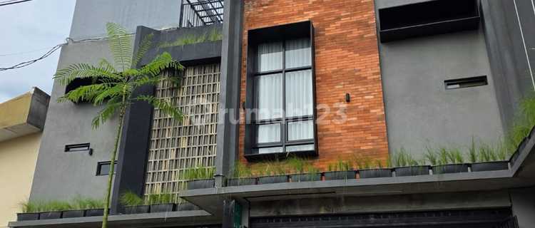 Strategic Boarding House Fully Occupied on Wulung Street, Demangan Baru, Depok 1