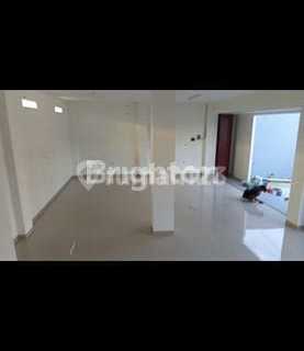 For Rent, Very Spacious Shop House in Front of Main Road, Pancoran Mas 1