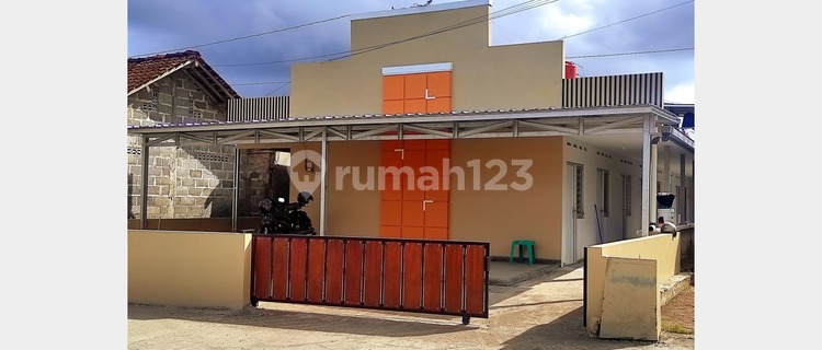 Active Boarding House Affordable Price Strategically Located Near Ukrim Jogja 1