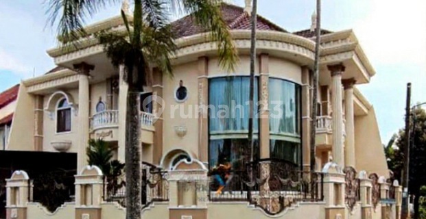 Rumah Mewah Klasik di Perumahan Elit Araya Blimbing, Kota Malang 1