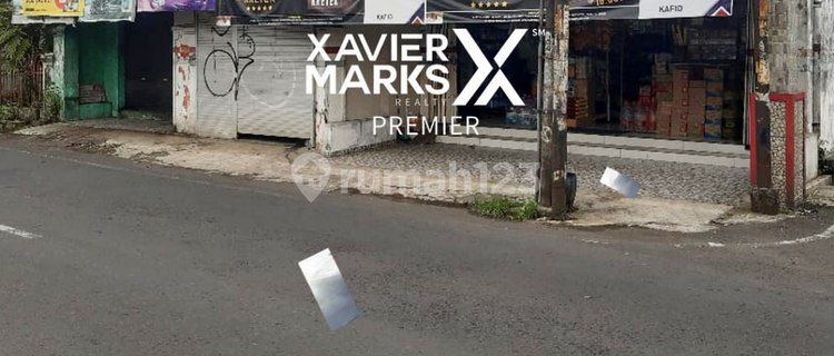 3 Shophouses Turned Into 1 House on Puntodewo Street, Blimbing, Malang City 1