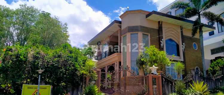 Beautiful Two-Story Villa for Sale in Bandungan 1