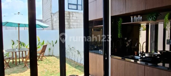 Two-Story Ready-to-Occupy Calgary Deluxe Type House 1