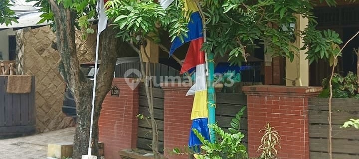 Two-story house 5 minutes to campus, shopping center, health facilities 1