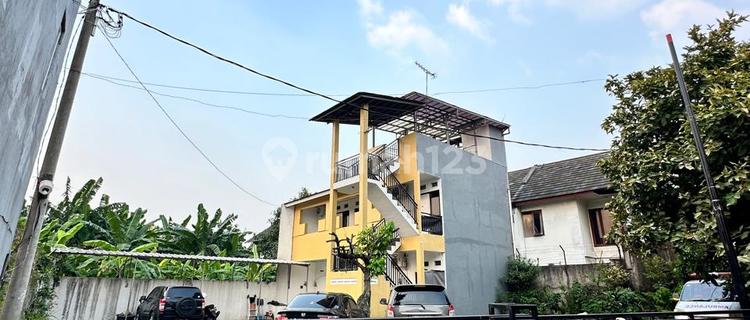 Boarding House in Bekasi Flood-Free with Ensuite Bathroom, Hot Water, and Car Parking Available 1