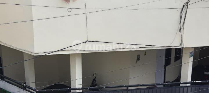 Comfortable Exclusive Boarding House, Flood-Free near Galaxy Bekasi with Ensuite Bathroom, Spacious Parking 1