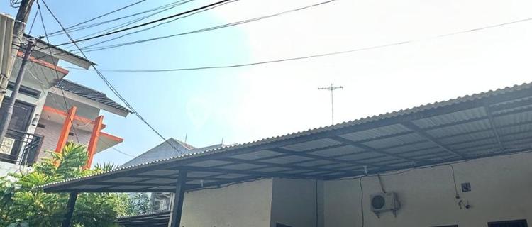 Boarding house within a housing complex near Pakuwon Mall Bekasi with en-suite bathroom and hot water. 1