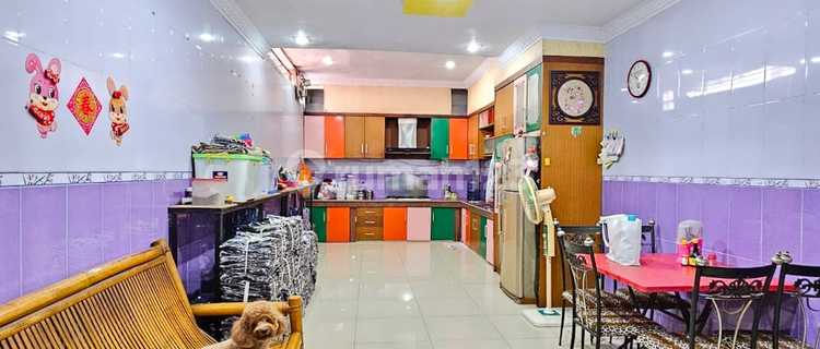 3.5-Story Shop House in the City Center - Suitable for Living / Opening a Business 1