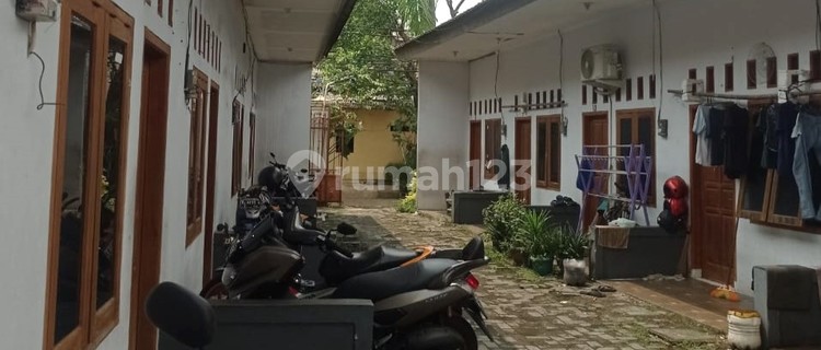 Rented House with 13 Rooms, strategic location in Cipadu Jaya Tangerang 1