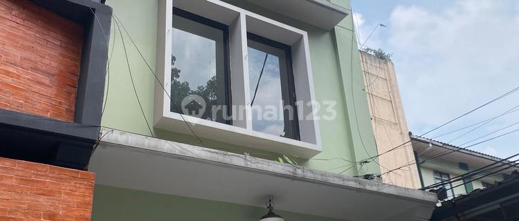 Strategic Shop House on Main Road Jl Belitung Bandung 1