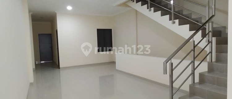 For Sale, Nice Shop House, Strategic Location in Bukit Duri, Close to Tebet Train Station, Near the Market. 1