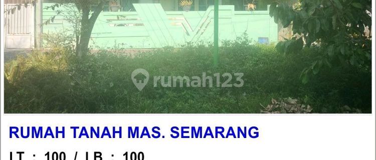 House in a strategic location at the front 1