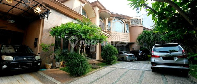 Rumah.ada.fasilitas.kolam.renang.di.dlm 10619 1