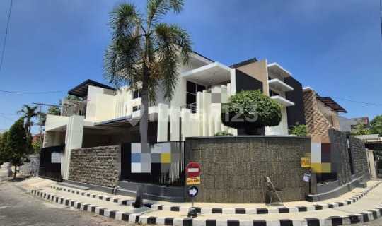 Rumah 2 Lantai Darmo Permai Selatan Lingkungan Nyaman dan Tenang Dekat dengan Superindo 1