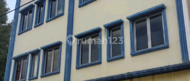 4-Storey Row House for Rent on Veteran Raya Street 1