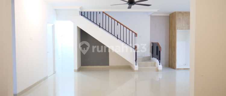 Dijual Rumah Mewah, Depan Taman – Siap Huni & View Taman  1