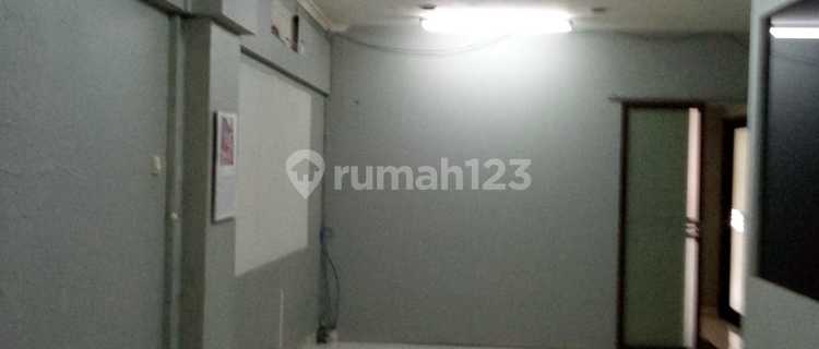 3-Storey Shop House Ready to Occupy, Easy Access, Strategic Location in Senayan - South Jakarta 1