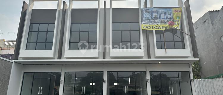 Ready-to-Use Shop House in Bekasi, 3 Floors Facing Main Road – Only 2 Units Left 1