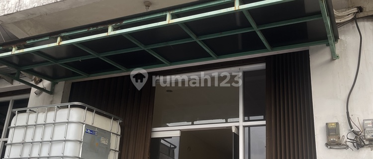 Lake View Shop House for Rent in Grand Wisata, Suitable for Offices 1