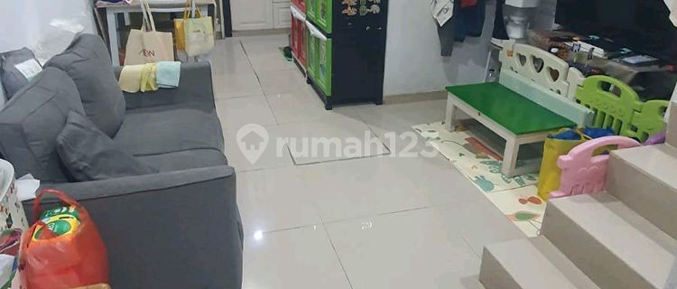 For Sale 3-Story Strategic Ready-to-Occupy House in Jelambar, West Jakarta 1