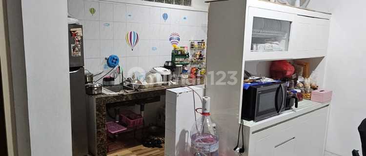 For Sale Strategic 6-Bedroom Flood-Free House in Kuningan, South Jakarta 1