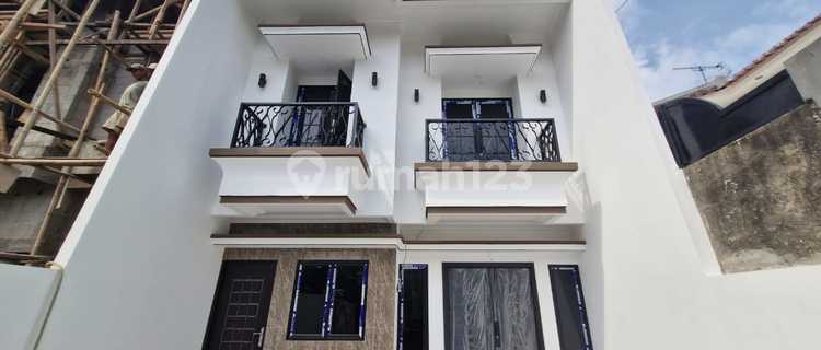 For Sale: 2.5-Story Ready-to-Live-In House in Duren Sawit, East Jakarta 1