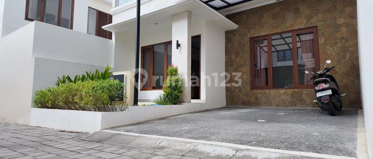 Two-Story Semi Villa House with One Gate in Mumbul 1