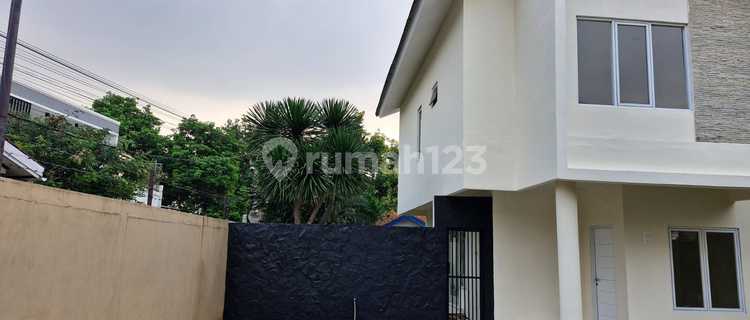 2-Story Hook House Town House in Andara 1