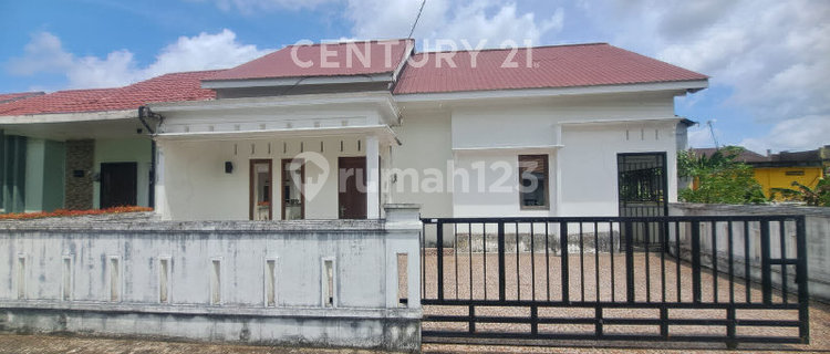 Ready-to-Occupy House on Parit Bugis Street, 10 Minutes to Supadio Airport 1
