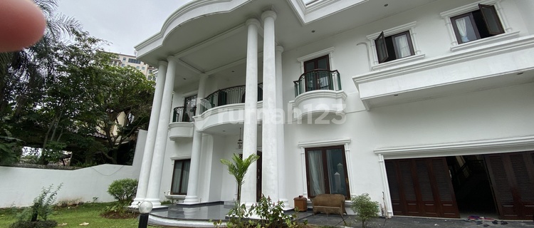 Rumah Mewah 2 Lantai dengan View Golf 1