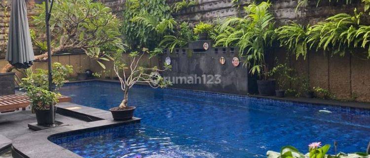 Rumah mewah dilengkapin kolam renang di Bintaro 1